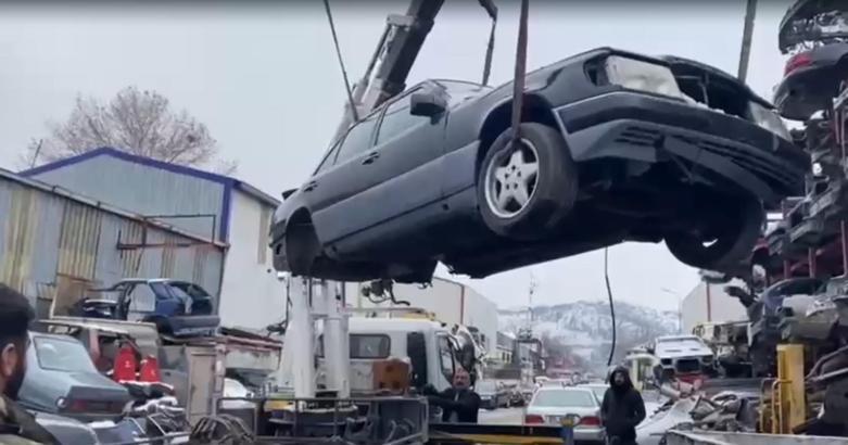 Ankara’da yurt dışından gelen araçları parça parça söken hurdacılara operasyon; 2 gözaltı