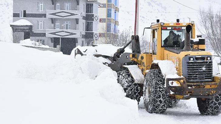 Bitlis'te kar durdu, kapanan yollar tekrar açıldı