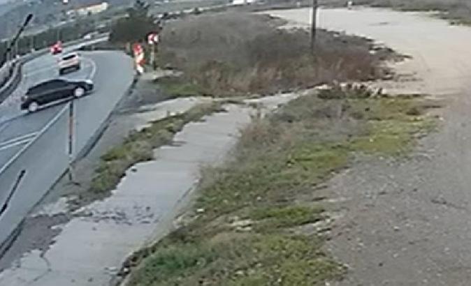 Otomobilin yoldan çıkıp ters döndüğü kaza kamerada; 1 yaralı