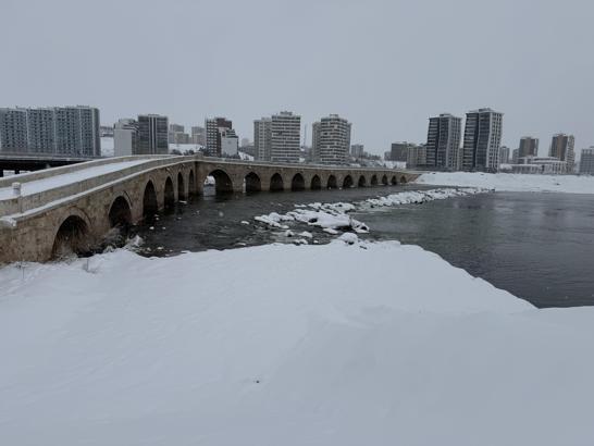 Sivas'ta 637 yerleşim yeri yolu kardan kapandı