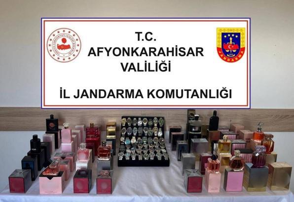 Jandarma kaçak parfüm ve saat ele geçirdi