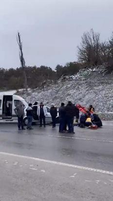 Otomobil ile minibüs çarpıştı; 1 ölü, 9 yaralı