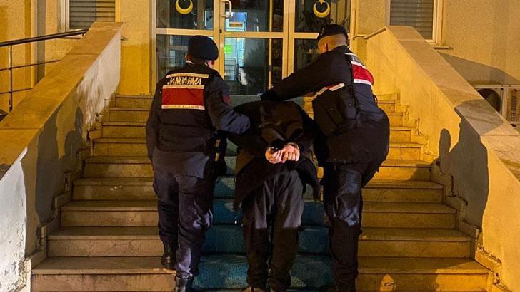 Arnavutköy'de DEAŞ şüphelisi işçilerin kaldığı konteynırda yakalandı