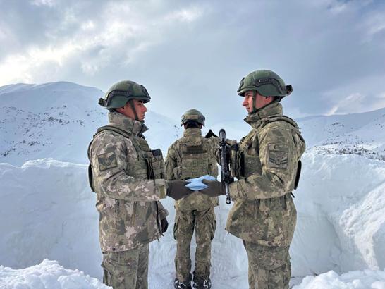 Komandoya çorap hediyesi