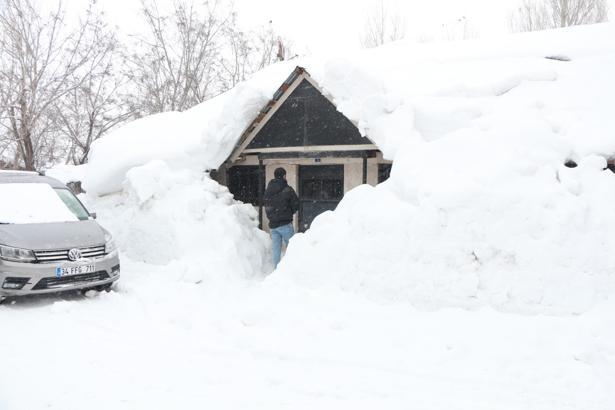 Karlıova’da kar kalınlığı 1 metreye ulaştı
