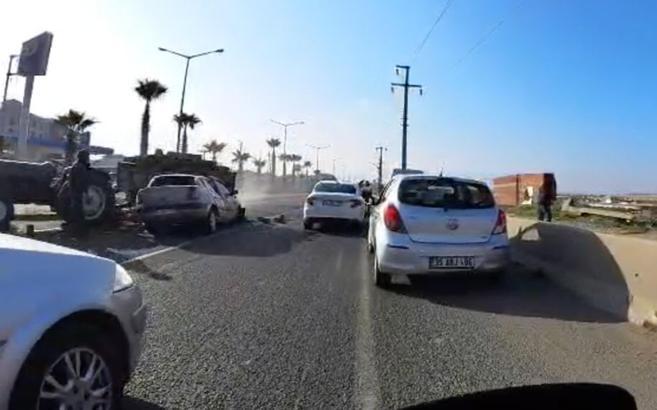 Manisa'da traktör ile otomobil çarpıştı: 1 ağır yaralı (2)