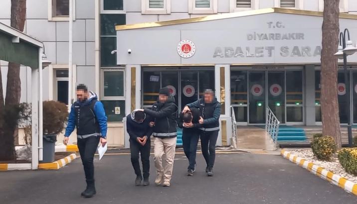 Mide ve bağırsaklarından 91 kapsül metamfetamin çıkan 2 şüpheli tutuklandı