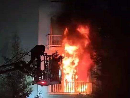 Bursa'da evde yangında 1'i çocuk 3 kişi dumandan etkilendi