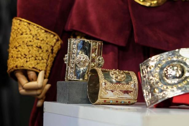 İzmir Olgunlaşma Enstitüsü, Anadolu’nun gelin takılarını yaşatıyor / Ek fotoğraflar