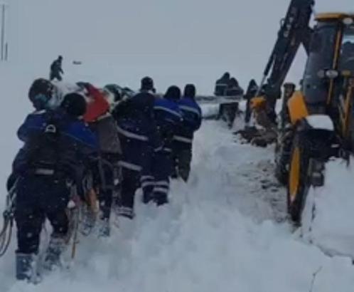 Tunceli’de kar kalınlığı 2 metreyi aştı, 27 köy yolu kapalı (3)
