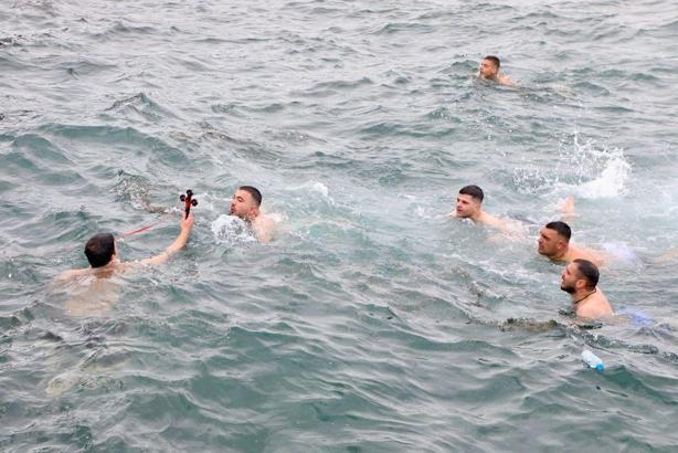 Bursa'da denizden haç çıkarma töreni düzenlendi