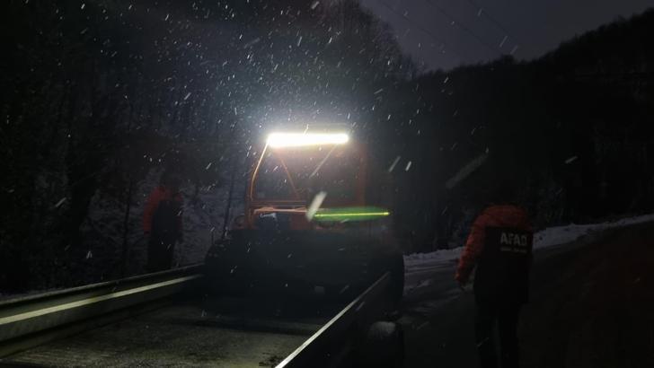 Yalova'da yüksek kesimlerde kar esareti: Mahsur kalan 35 kişiyi AFAD kurtardı