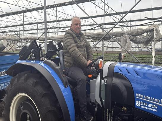 Kamyon üstünde serasına getirdiği traktörüne köprü ve otoyoldan geçiş cezası geldi