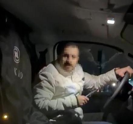'Yol verme' kavgasında 2 kişi bıçaklandı; olay kamerada
