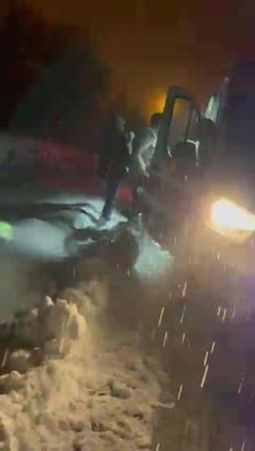 Gercüş’te köy yolunda mahsur kalan hasta kurtarıldı