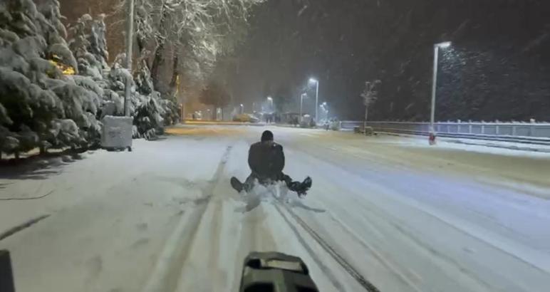 Karda şambrelle kaydı