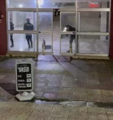 İstanbul- Esenyurt'ta taksiyle geldiği iş hanını silahlı saldırı düzenledi