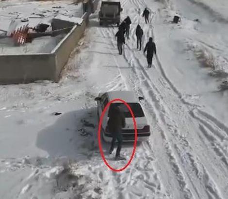 Köpek dövüştürenlerin dronu görüp kaçtığı anlar kamerada