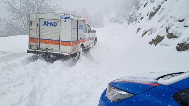 Yaylada kar yağışı nedeniyle mahsur kalan 1'i çocuk 5 kişi, 6 saatte kurtarıldı