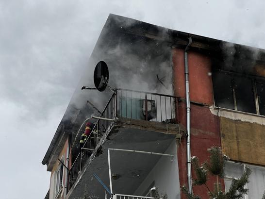 Yangın çıkan daire, kullanılamaz hale geldi