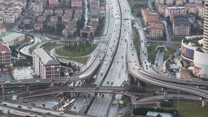 İstanbul halkı toplu taşımayı kullandı, megakent’te yollar boş kaldı