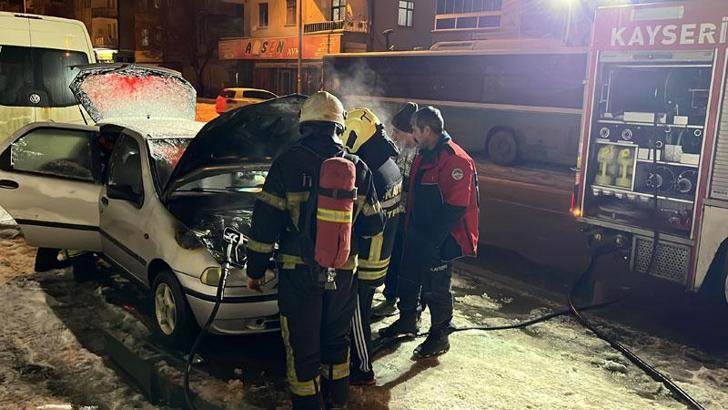 Kayseri’de otomobil çalıştırıldığı sırada alev aldı