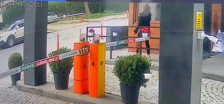 İstanbul- Büyükçekmece'de 7 yaşındaki kızını kullanarak evlerden hırsızlık yapan kadın yakalandı