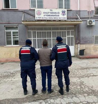 Jandarma aranan 51 şüpheliyi yakaladı