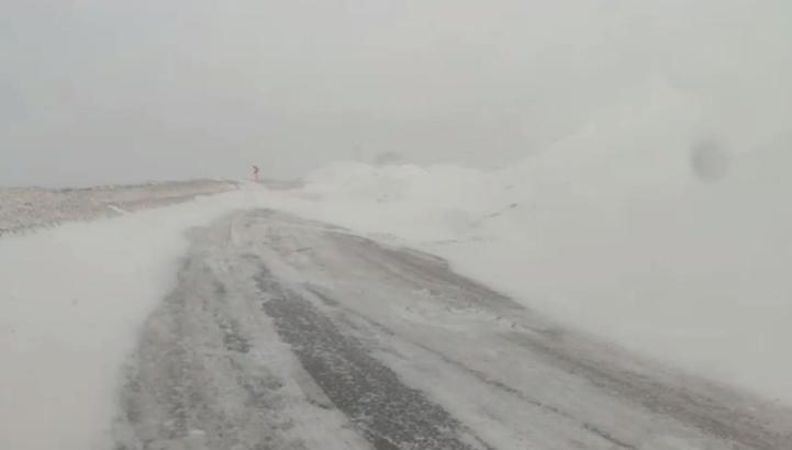 Bayburt- Erzurum kara yoluna çığ düştü