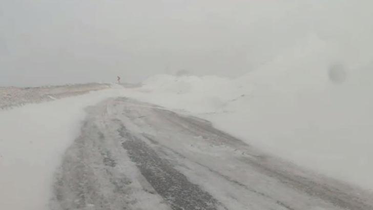 Bayburt- Erzurum kara yoluna çığ düştü