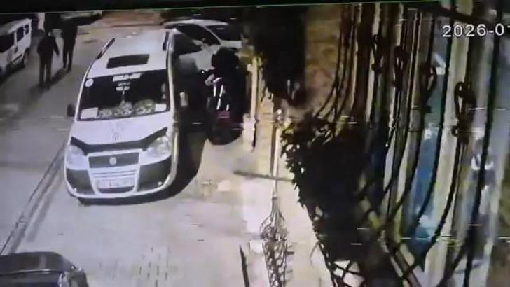 İstanbul- Esenyurt'ta motosiklet hırsızlığı kamerada