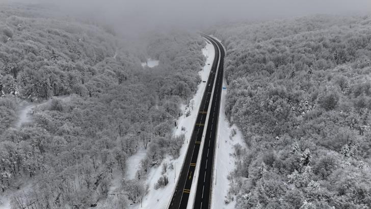 Karla kaplı Bolu Dağı dronla görüntülendi