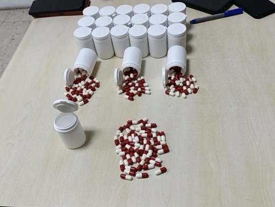 2 şüphelinin çantasından 1163 uyuşturucu hap çıktı