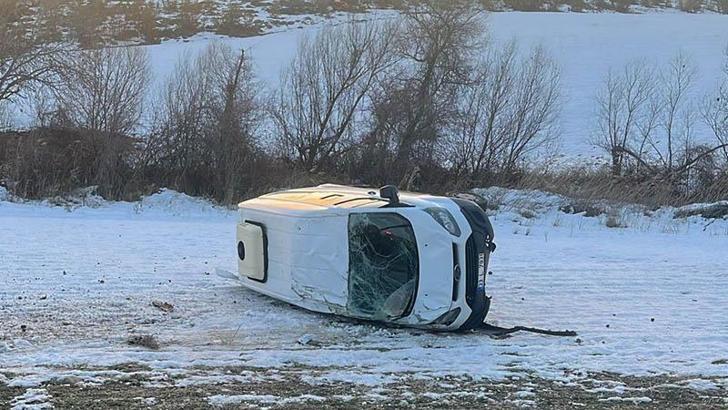 Minibüs devrildi; 4 yaralı