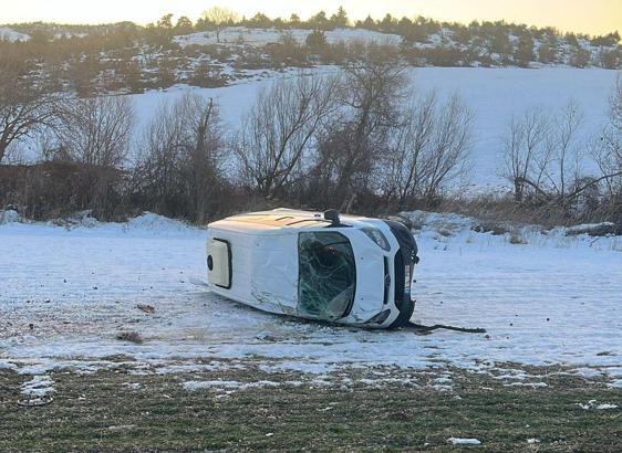 Minibüs devrildi; 4 yaralı
