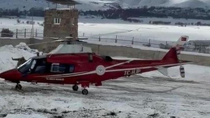 Ambulans helikopter 1 günlük bebek için havalandı