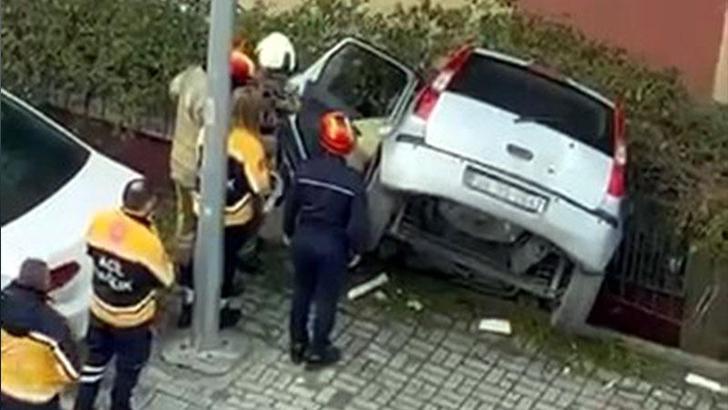 Avcılar'da binanın boşluğuna düşen otomobilin sürücüsü yaralandı
