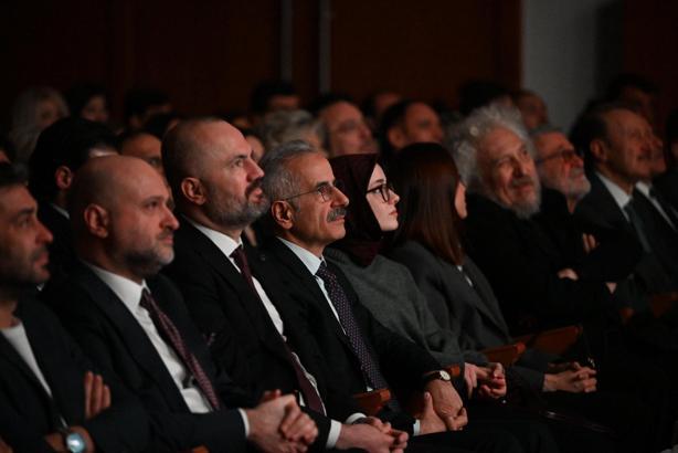 Bakan Uraloğlu, 'Bak Postacı Geliyor' filminin özel gösterimine katıldı