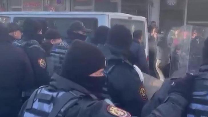 Iğdır’da izinsiz yürüyüşe polis müdahale etti: 48 gözaltı