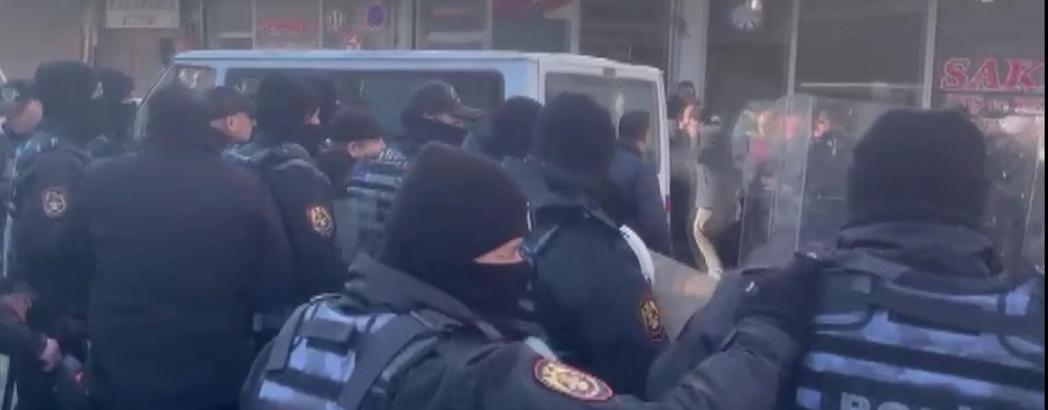 Iğdır’da izinsiz yürüyüşe polis müdahale etti: 48 gözaltı