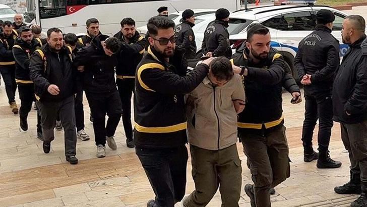 Akraba pazarcıların silahlı yer kavgasında 5 tutuklama