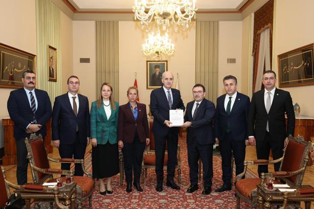 Kartalkaya Otel Yangını Araştırma Komisyonu üyeleri TBMM'de basın toplantısı düzenledi