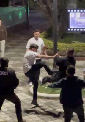 İki grup arasındaki kavgaya polis havaya ateş açarak müdahale etti; 2 gözaltı