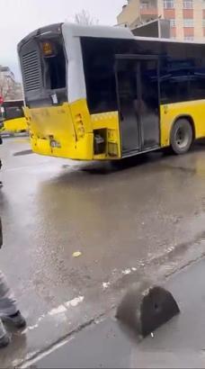 İstanbul -Sancaktepe'de 2 İETT otobüsü çarpıştı: Yaralılar var -1