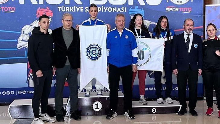 Egeli kick boksçu Elif Ceren Şanlı, Türkiye Şampiyonu oldu