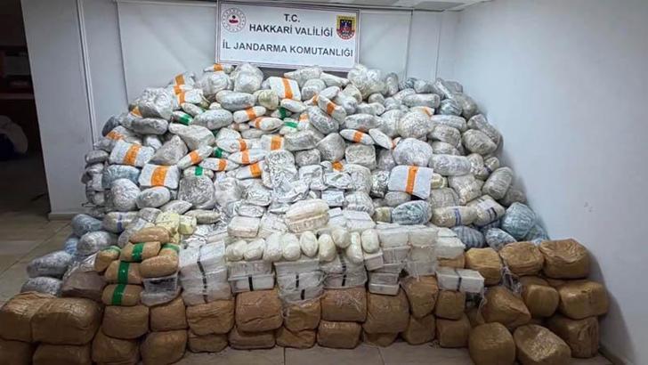 Hakkari'de 860 kilo uyuşturucu madde ele geçirildi