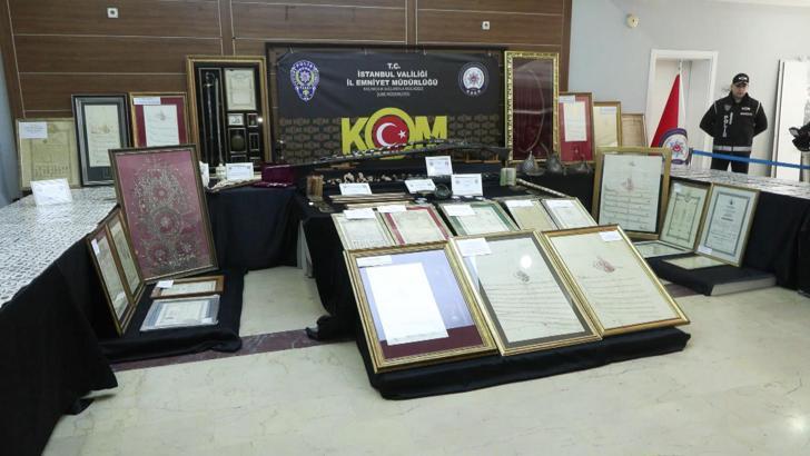 İstanbul- İstanbul'da tarihi eser operasyonunda ele geçirilen 5 binin üzerinde eser sergilendi