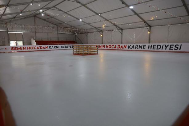 Yunusemre Belediyesi'nden öğrencilere karne hediyesi