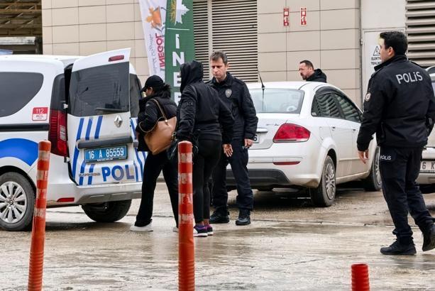 Masaj salonu operasyonunda çalışma izni olmayan yabancı uyruklu 3 kadın yakalandı