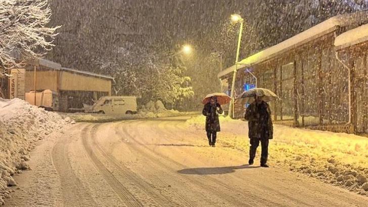Malatya'da kar nedeniyle motosikletlerin trafiğe çıkması yasaklandı; bazı personeller de izinli olacak